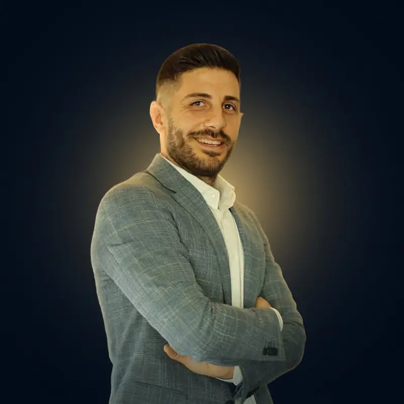 Portret gosta Simone Gelsomini